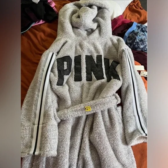 Victoria Secret Fuzzy Robe - Picture 3 of 3